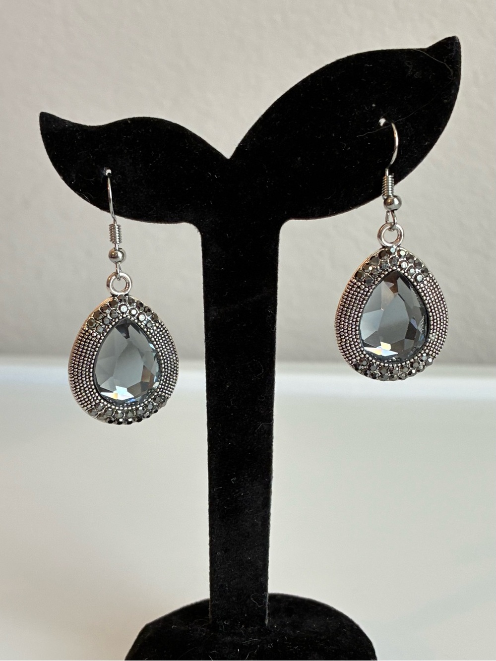 Vintage Silver-Tone Gray Teardrop Dangle Earrings - Elegant Women's Jewelry